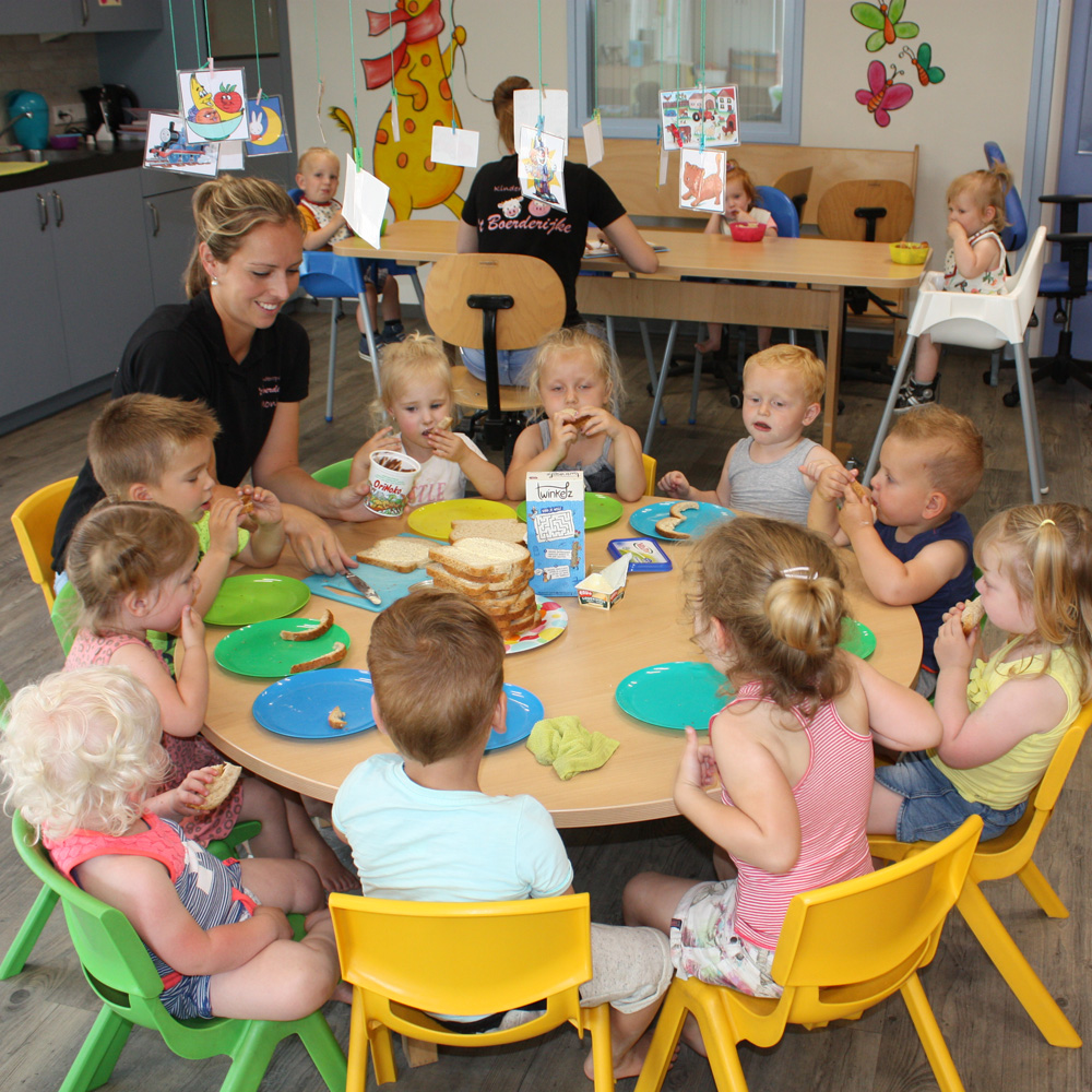 Begin van de dag bij kinderdagverblijf